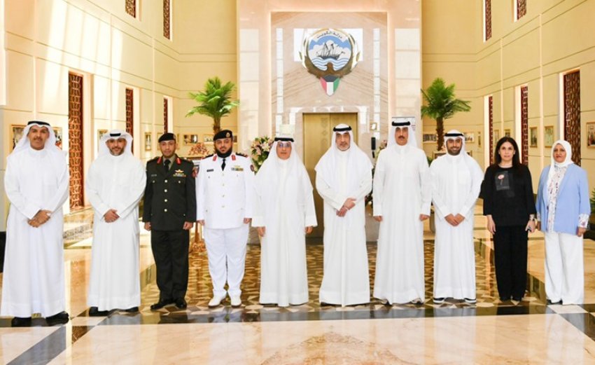 النائب الأول يزور سفارة الكويت في أبوظبي وأشاد بدورها في دعم وتعزيز أواصر الأخوة والتعاون بين البلدين
